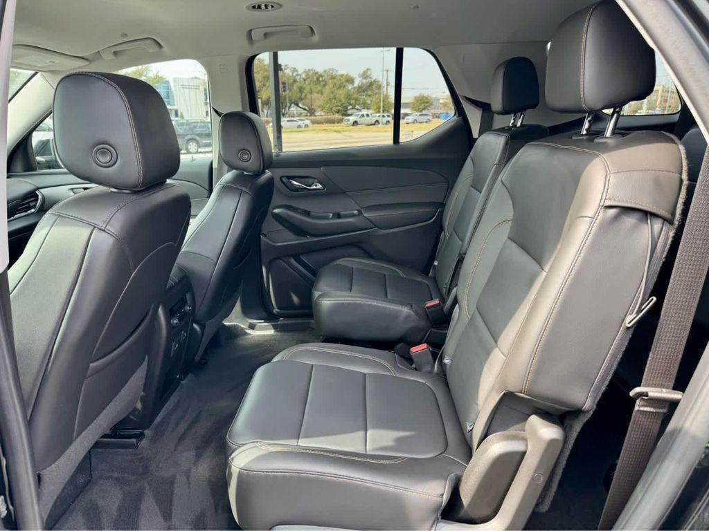 used 2021 Chevrolet Traverse car, priced at $27,991