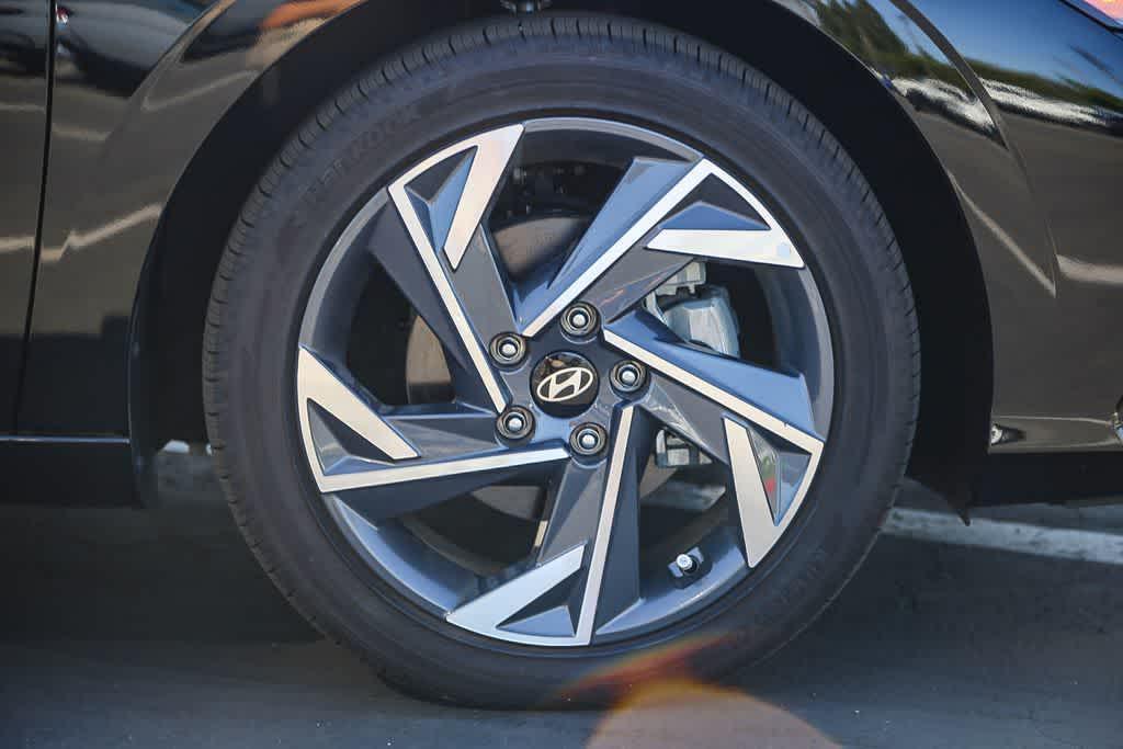 new 2025 Hyundai Elantra car, priced at $25,079