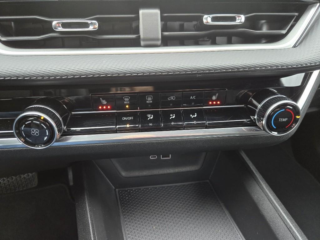 used 2025 Chevrolet Equinox car, priced at $28,995