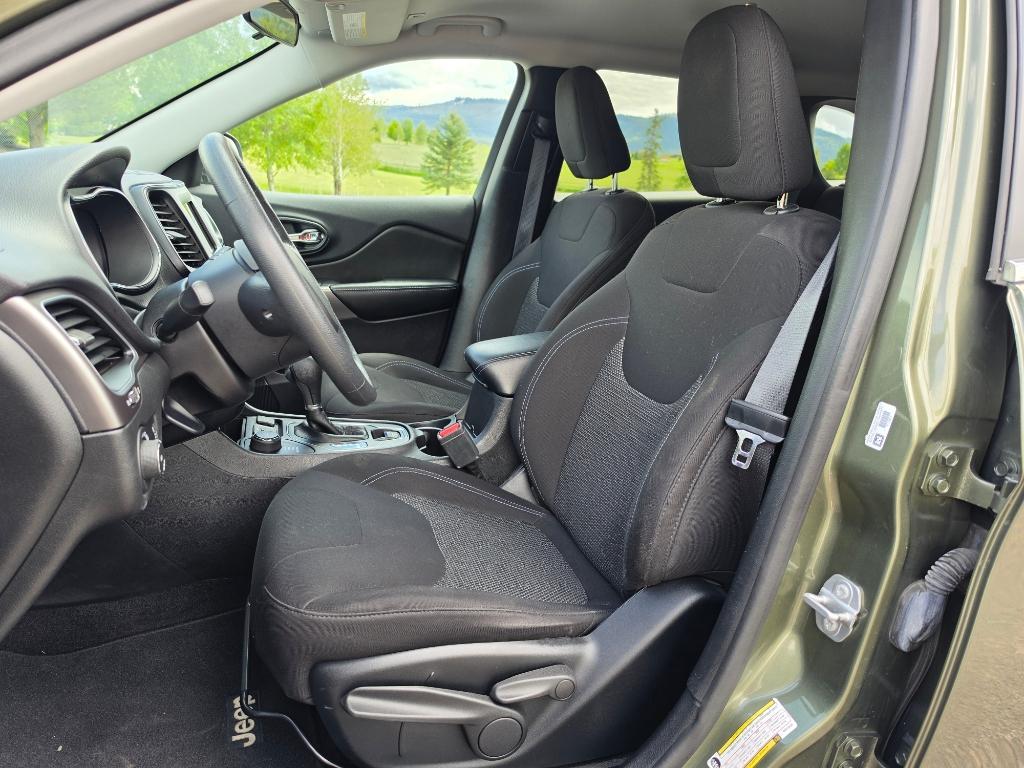 used 2019 Jeep Cherokee car, priced at $19,995