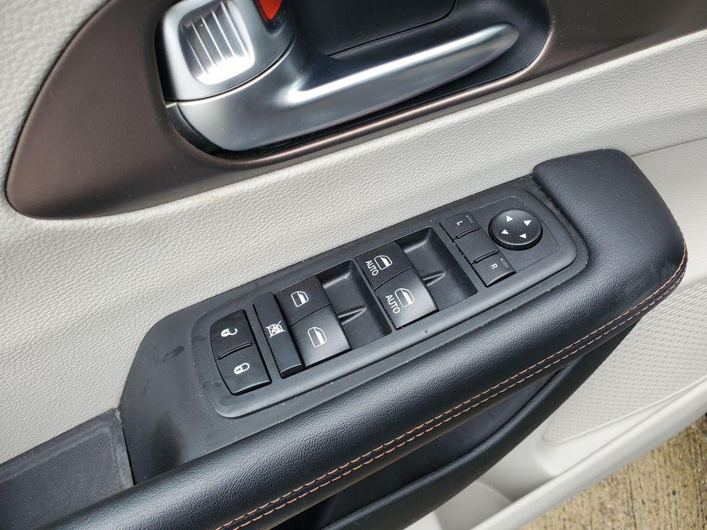 used 2018 Chrysler Pacifica car, priced at $13,998