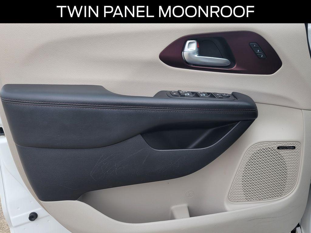 used 2017 Chrysler Pacifica car, priced at $15,292