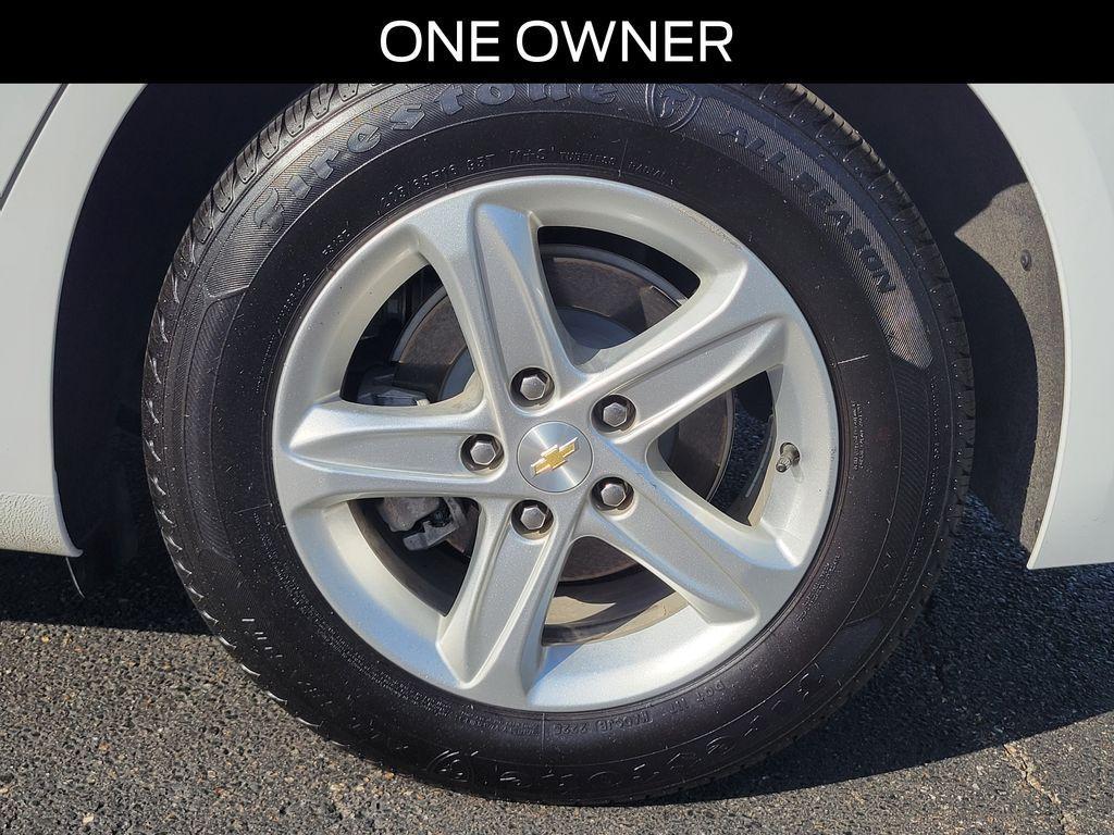 used 2023 Chevrolet Malibu car, priced at $18,554