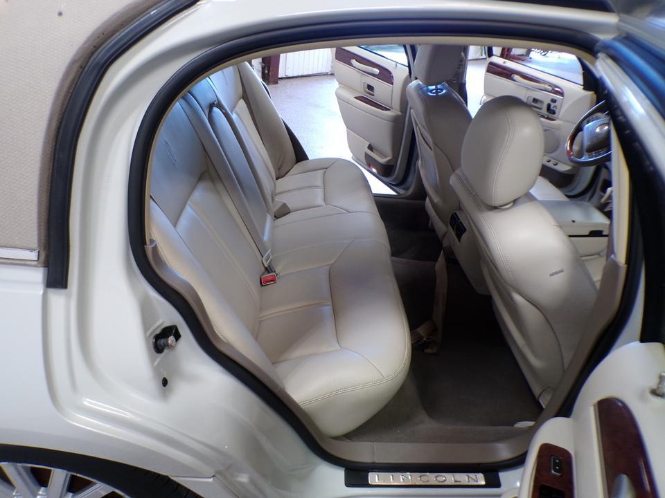 used 2004 Lincoln Town Car car, priced at $8,995