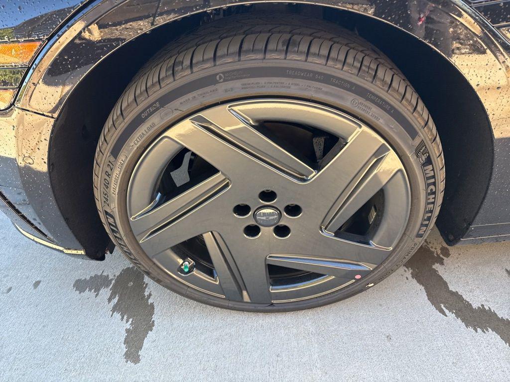 new 2026 Genesis G90 car, priced at $108,160