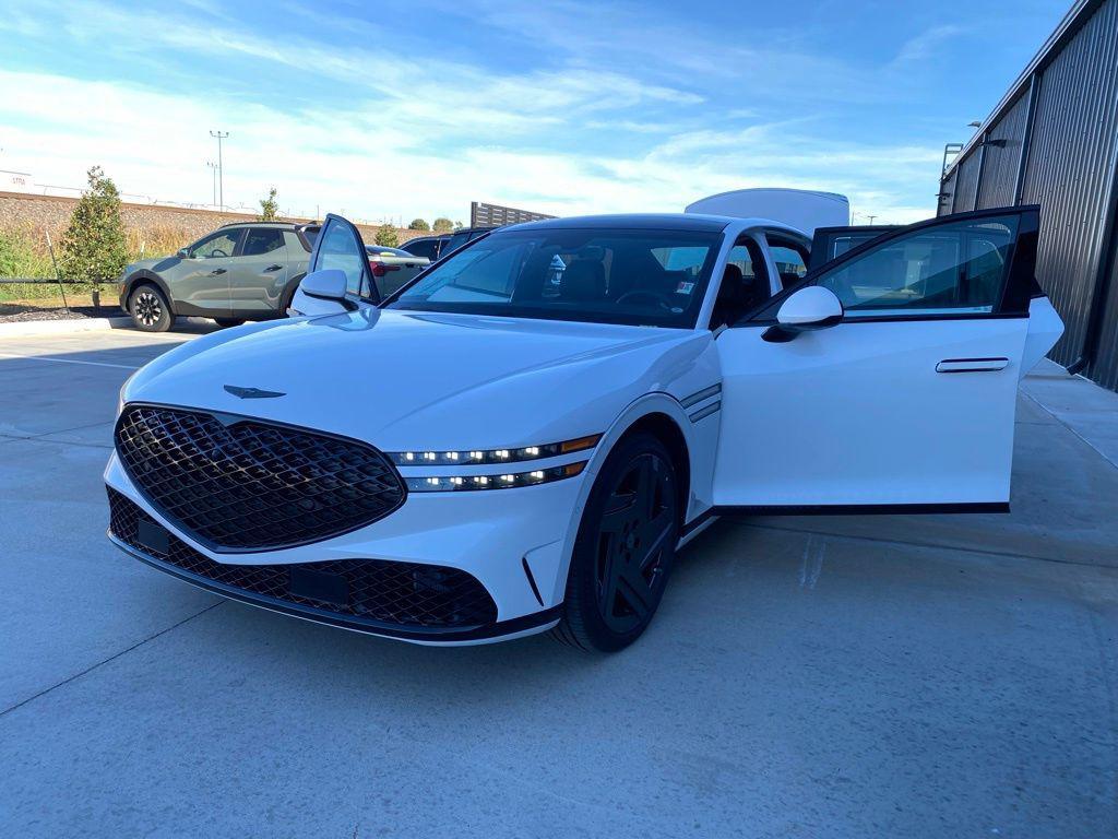 new 2026 Genesis G90 car, priced at $108,265