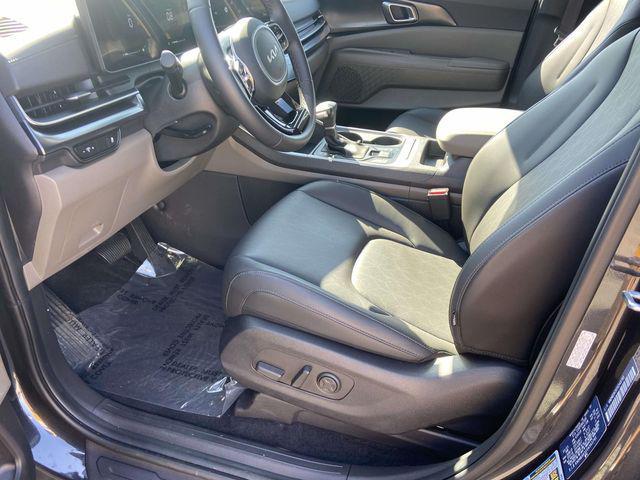 new 2025 Kia Carnival car, priced at $40,985