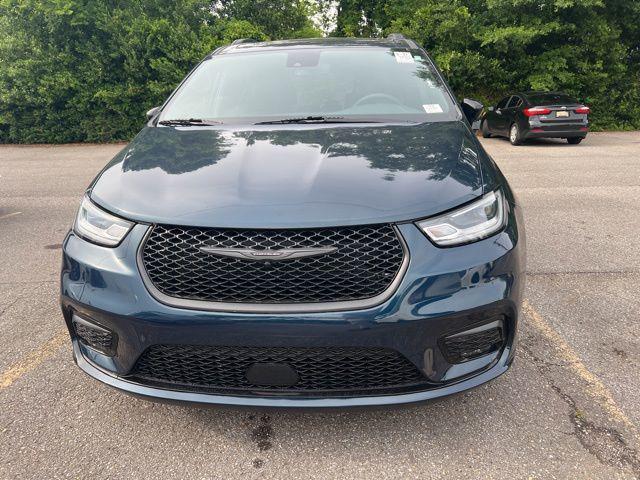 used 2025 Chrysler Pacifica car, priced at $37,500