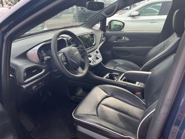 used 2025 Chrysler Pacifica car, priced at $37,500
