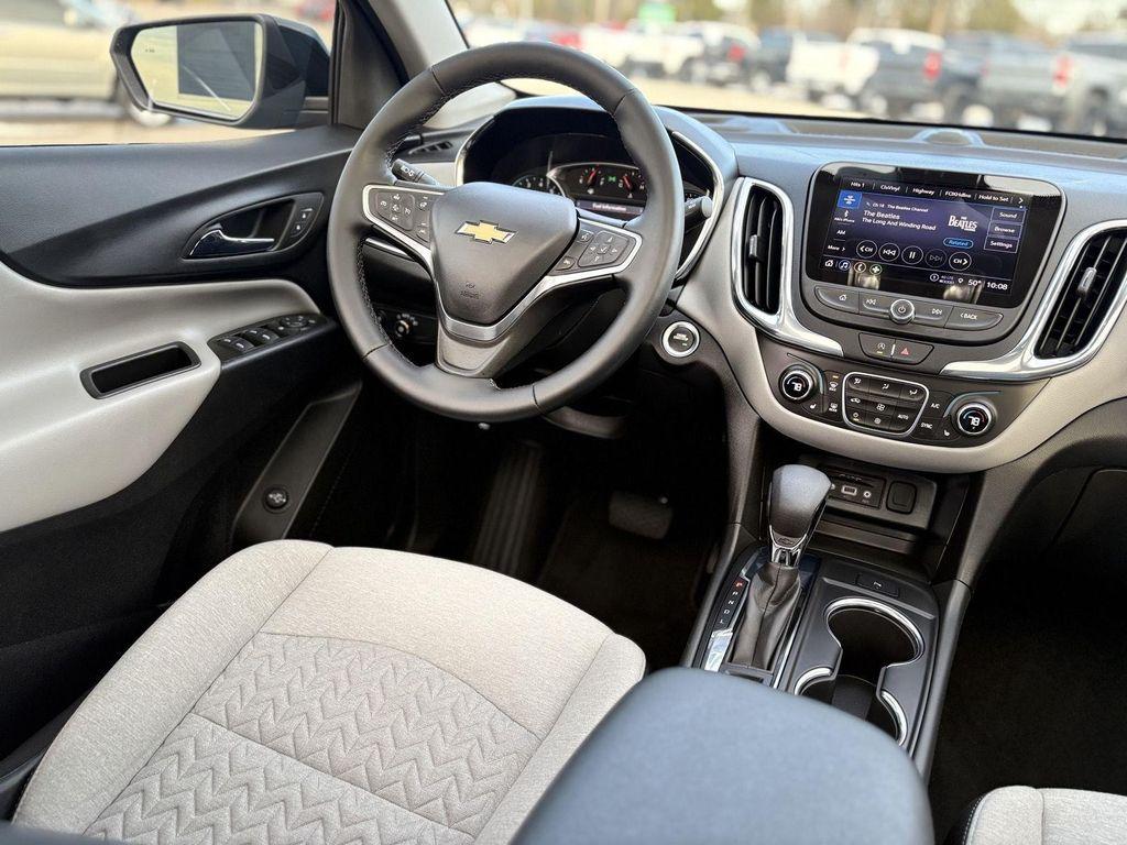 used 2023 Chevrolet Equinox car, priced at $22,300
