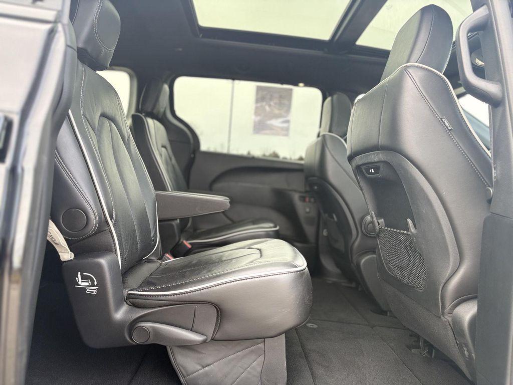 used 2025 Chrysler Pacifica car, priced at $37,500