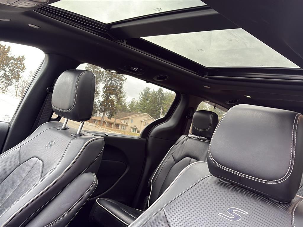 used 2025 Chrysler Pacifica car, priced at $37,500