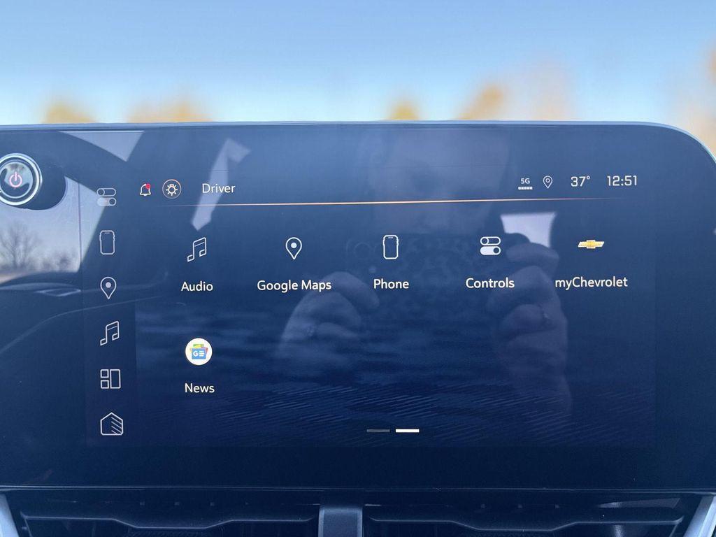 used 2025 Chevrolet Equinox car, priced at $24,400