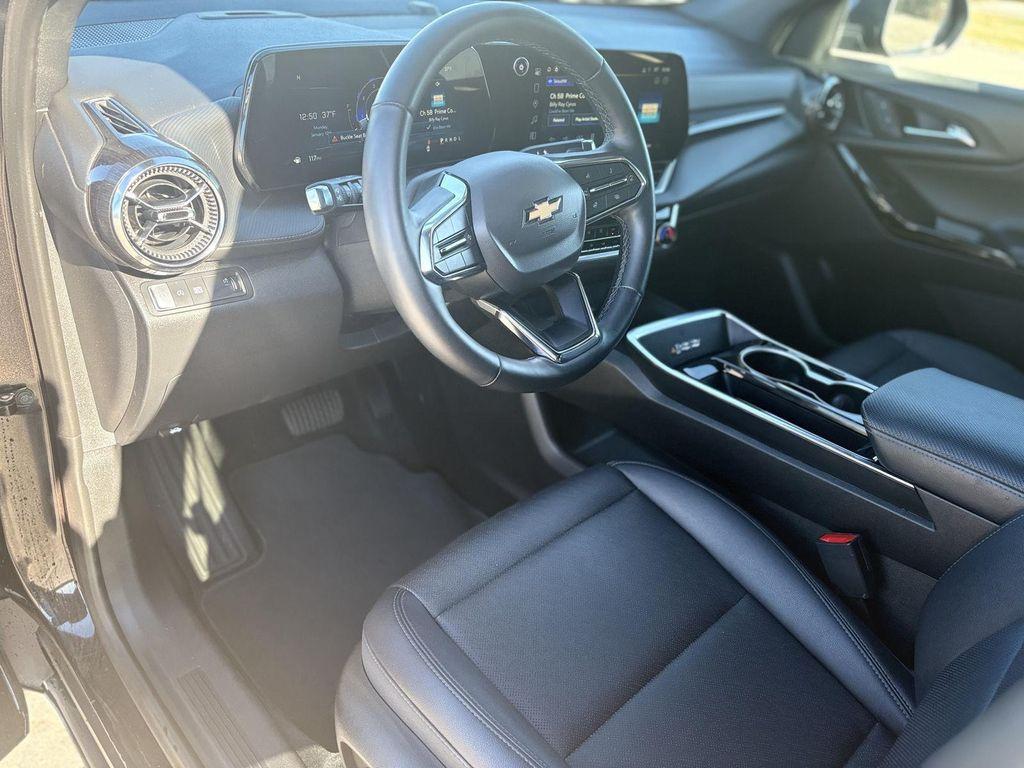 used 2025 Chevrolet Equinox car, priced at $24,400