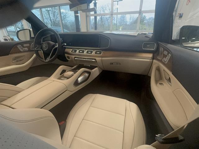 new 2025 Mercedes-Benz GLS 450 car, priced at $92,325