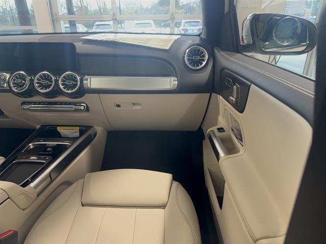 new 2025 Mercedes-Benz GLB 250 car, priced at $52,700