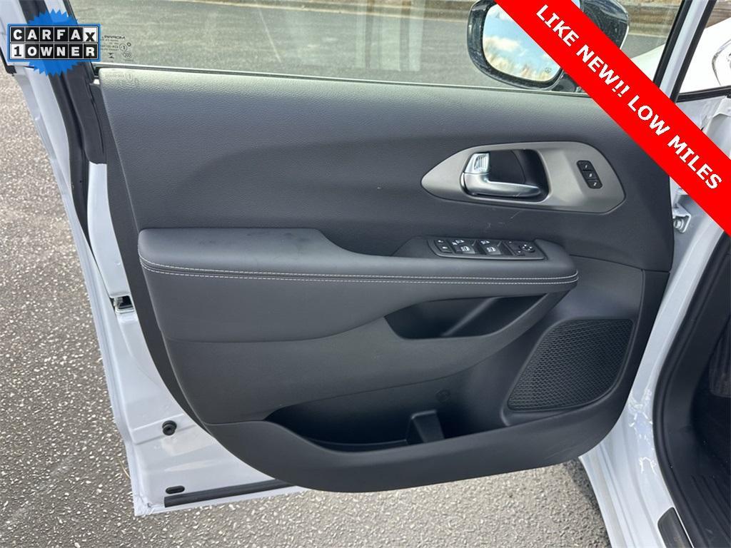 used 2025 Chrysler Pacifica car, priced at $36,995