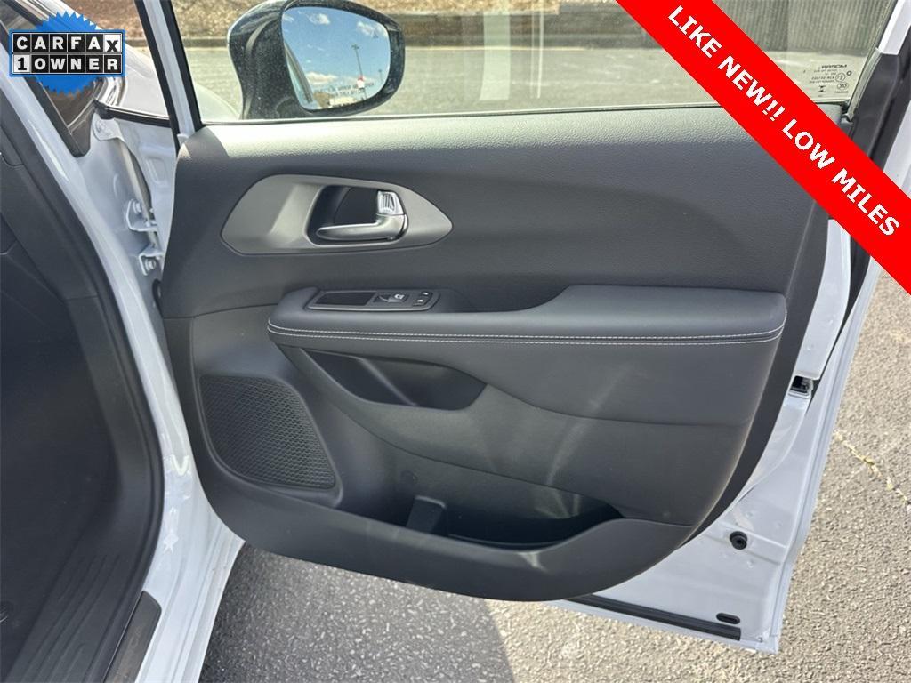 used 2025 Chrysler Pacifica car, priced at $36,995