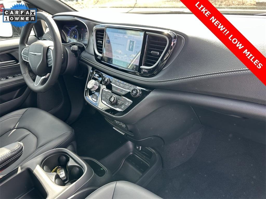 used 2025 Chrysler Pacifica car, priced at $36,995
