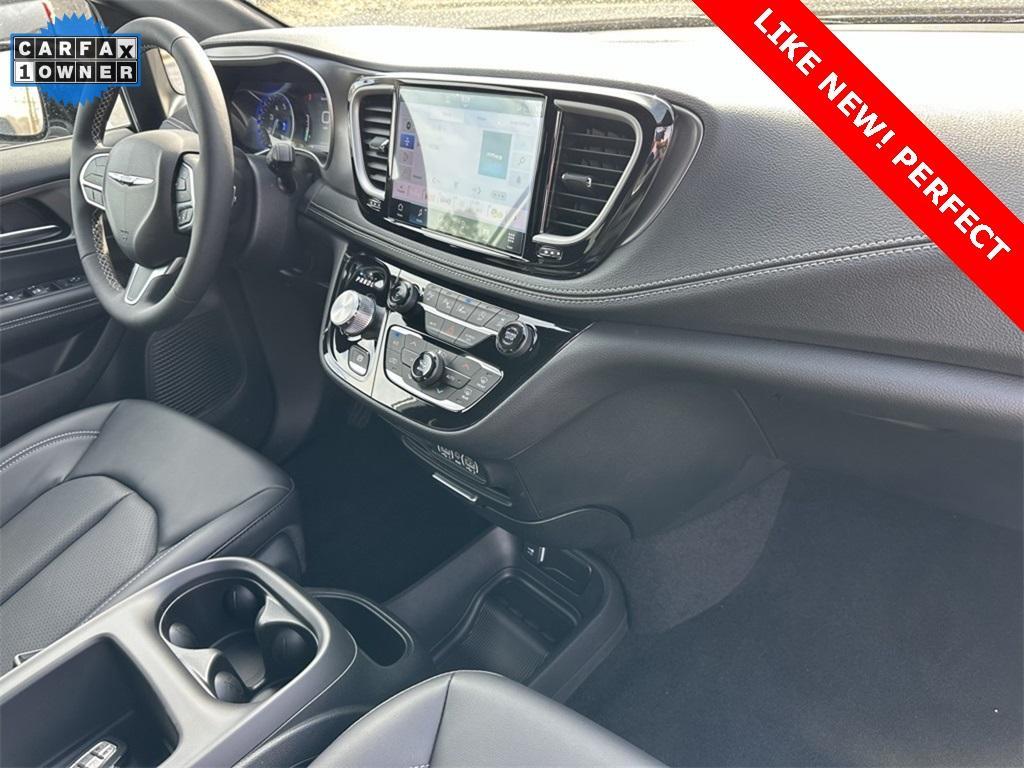 used 2025 Chrysler Pacifica car, priced at $37,495