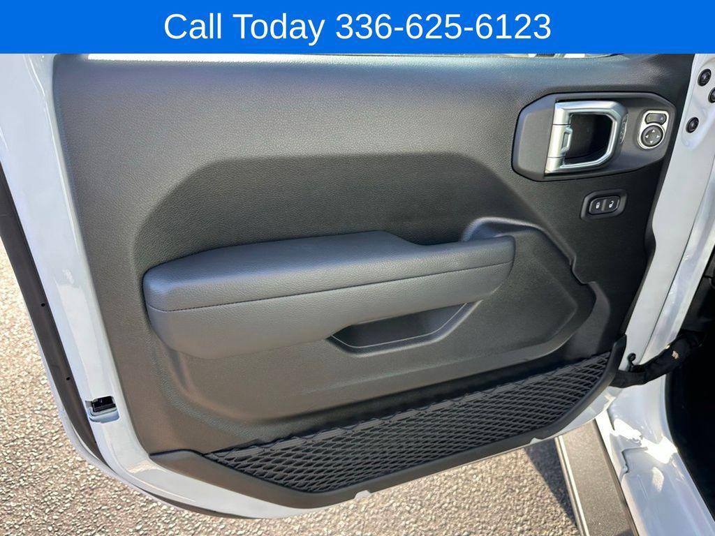 new 2025 Jeep Wrangler car, priced at $39,495