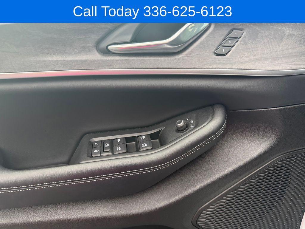 used 2024 Jeep Grand Cherokee car, priced at $38,184