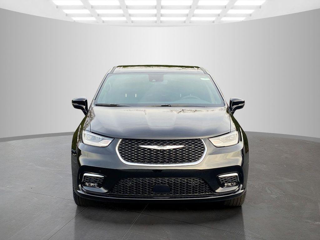 new 2026 Chrysler Pacifica car, priced at $39,495