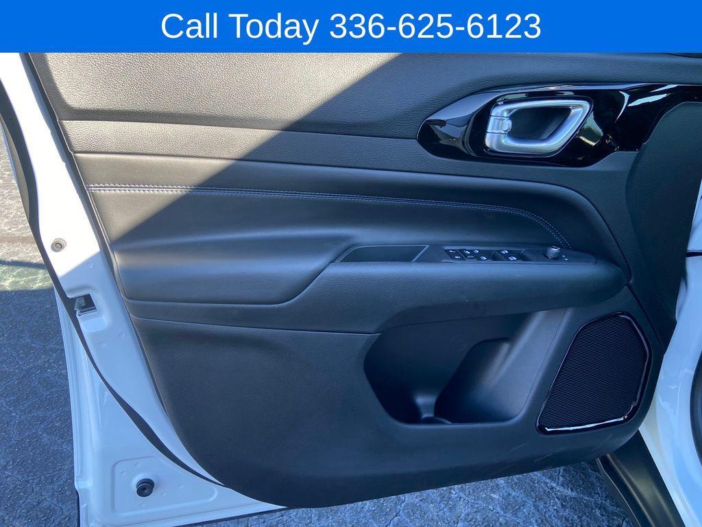 new 2026 Jeep Compass car, priced at $31,995