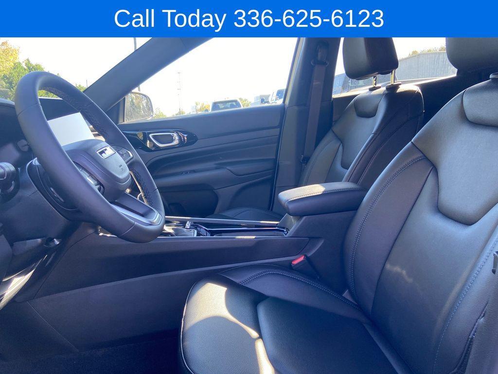 new 2026 Jeep Compass car, priced at $31,995