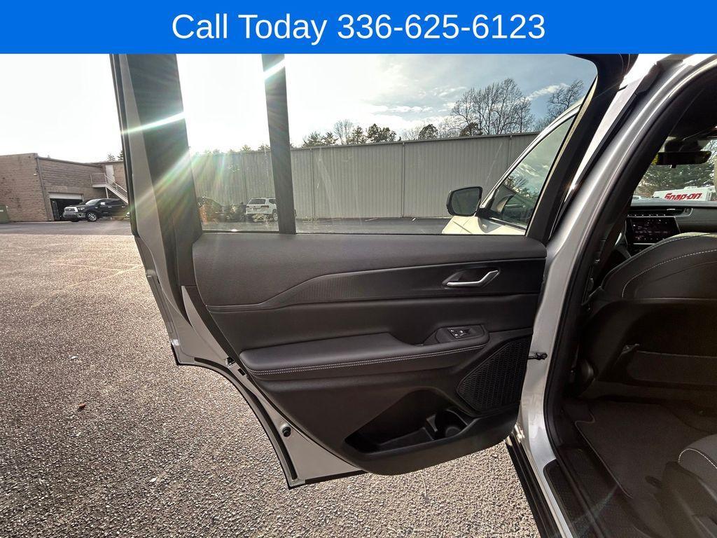 new 2026 Jeep Grand Cherokee L car, priced at $36,995