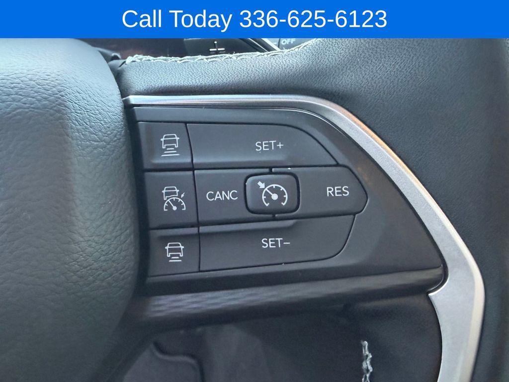 new 2026 Jeep Grand Cherokee car, priced at $40,025