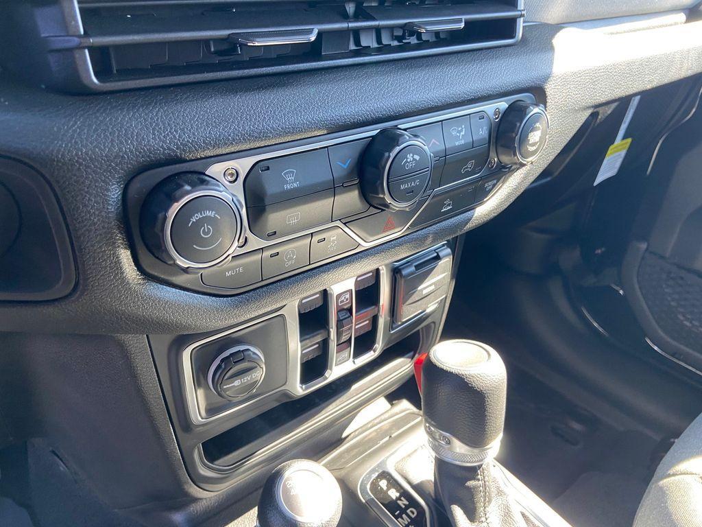 new 2025 Jeep Gladiator car, priced at $33,245