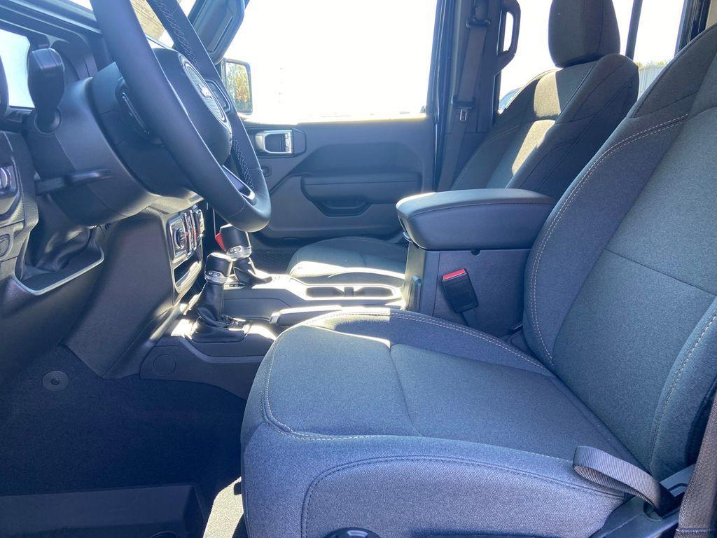 new 2025 Jeep Gladiator car, priced at $33,245