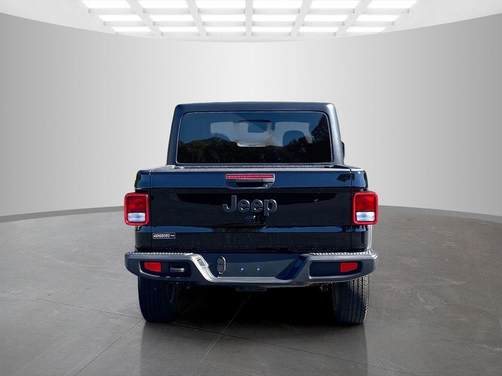 new 2025 Jeep Gladiator car, priced at $33,245