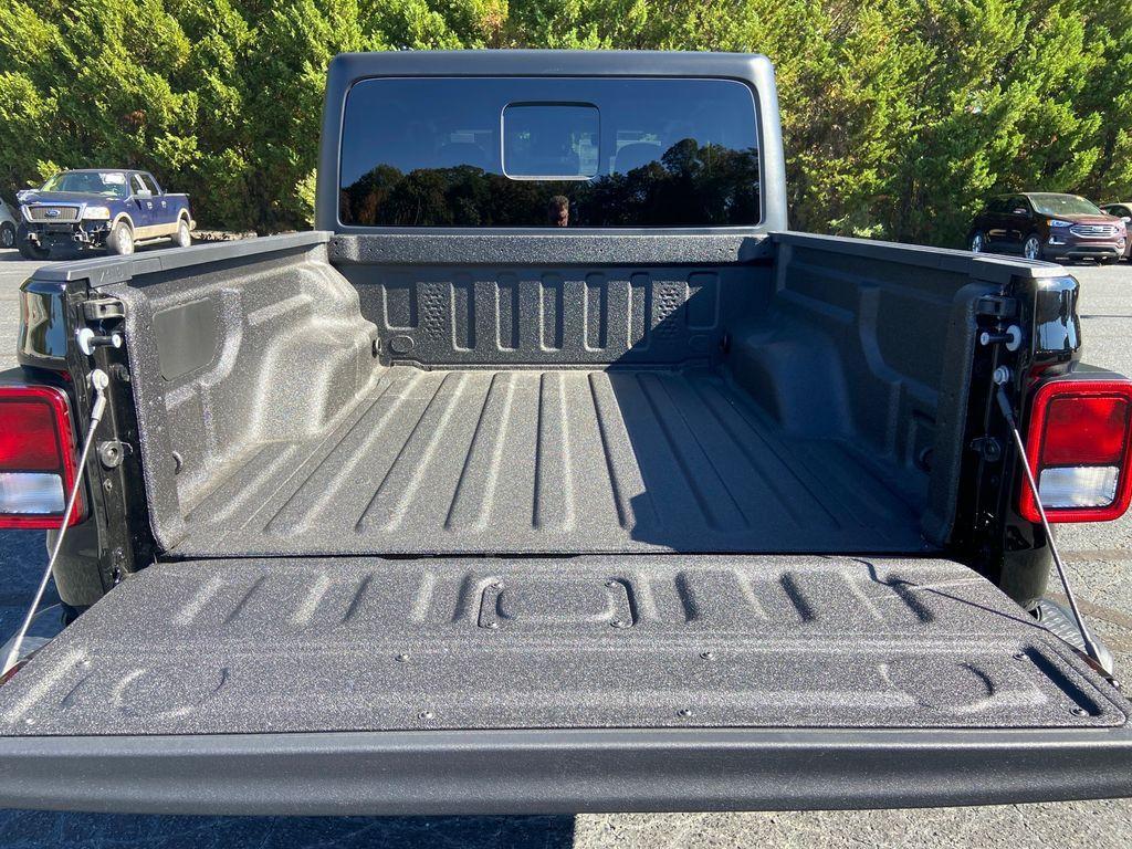 new 2025 Jeep Gladiator car, priced at $33,245