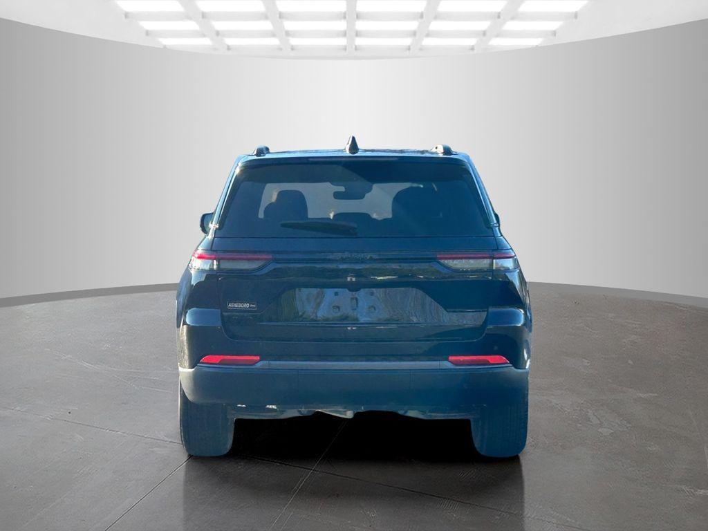 new 2026 Jeep Grand Cherokee car, priced at $41,495