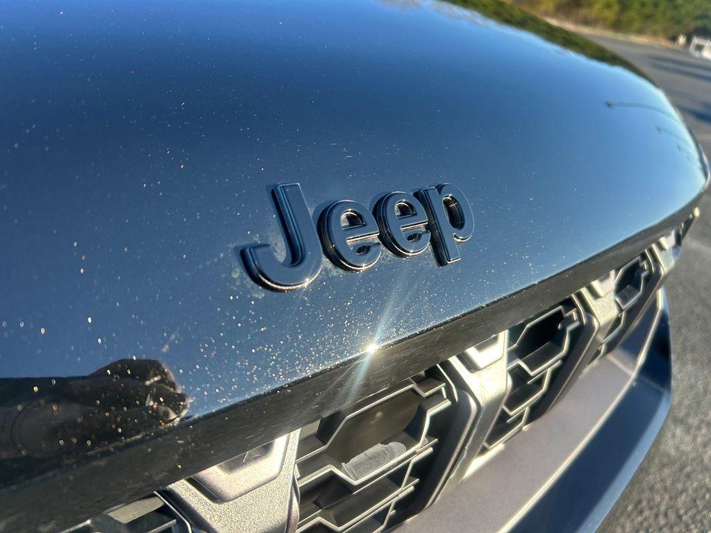 new 2026 Jeep Grand Cherokee car, priced at $41,495