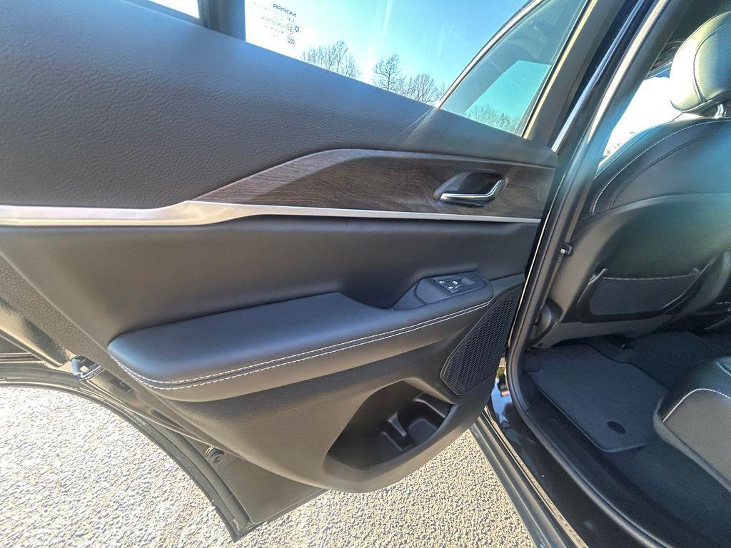 new 2026 Jeep Grand Cherokee car, priced at $41,495