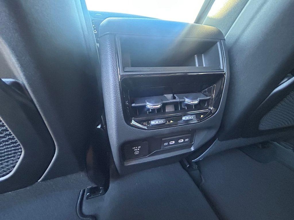 new 2026 Jeep Grand Cherokee car, priced at $41,495