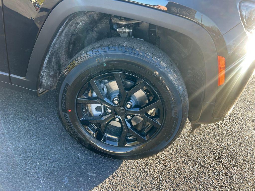 new 2026 Jeep Grand Cherokee car, priced at $41,495