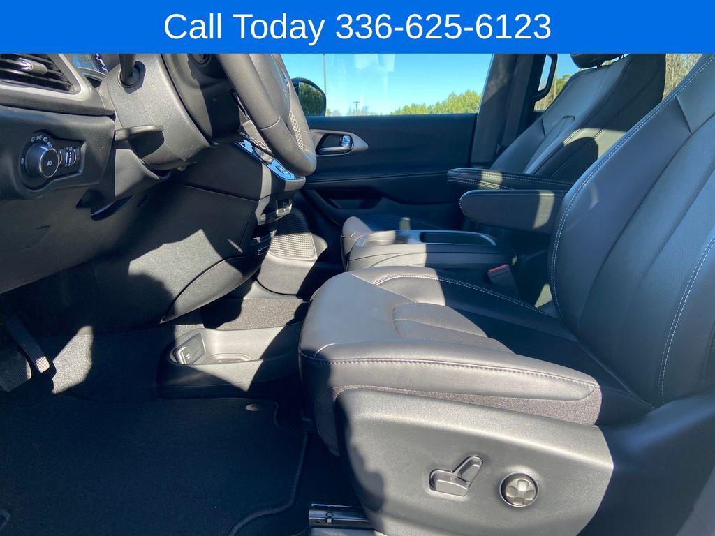 new 2026 Chrysler Pacifica car, priced at $39,995