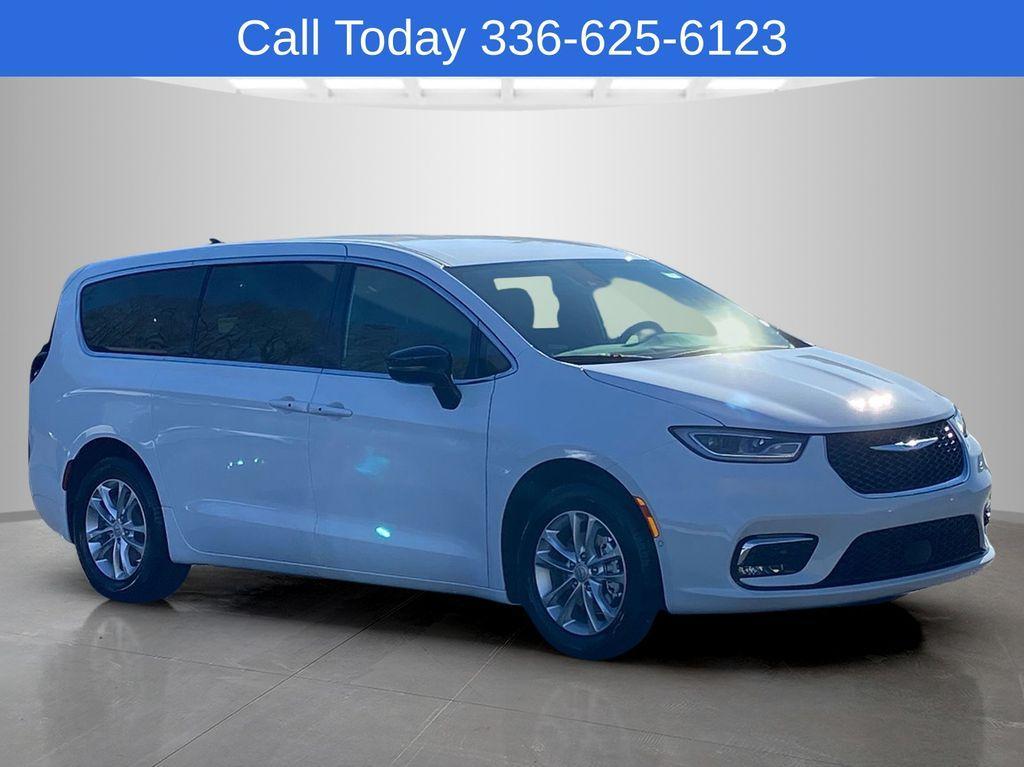 new 2026 Chrysler Pacifica car, priced at $39,995