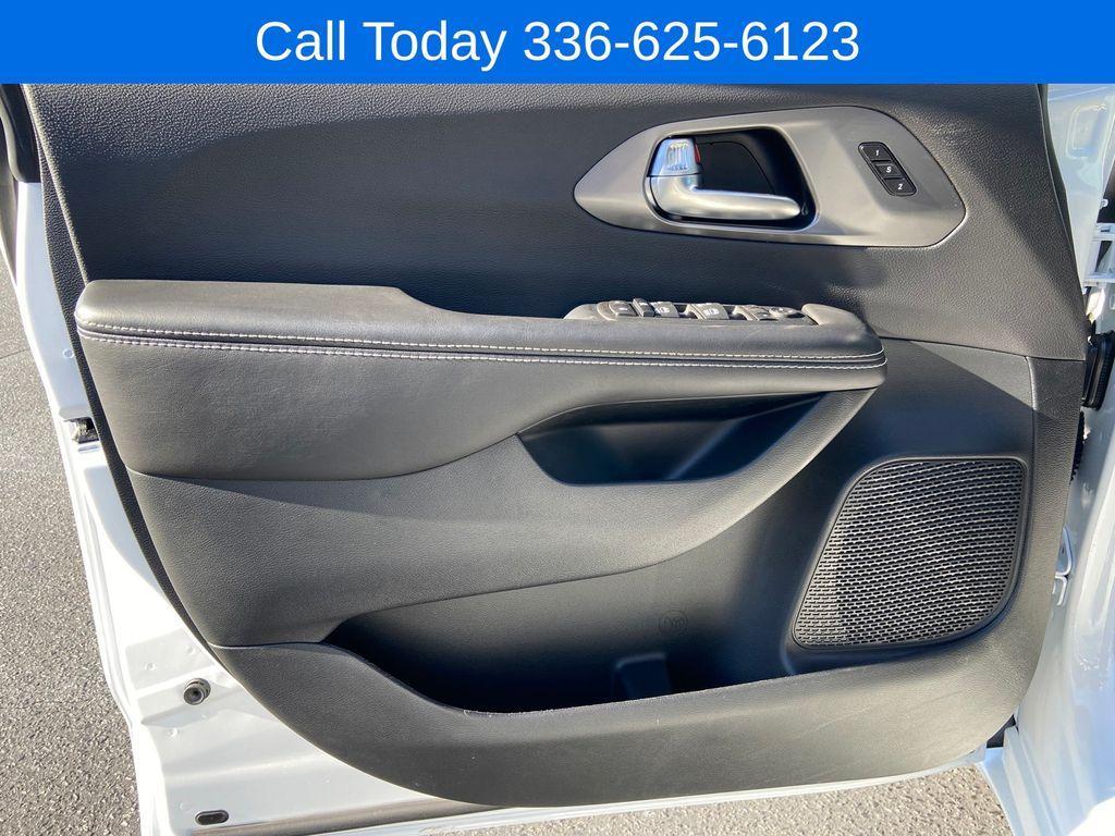 new 2026 Chrysler Pacifica car, priced at $39,995