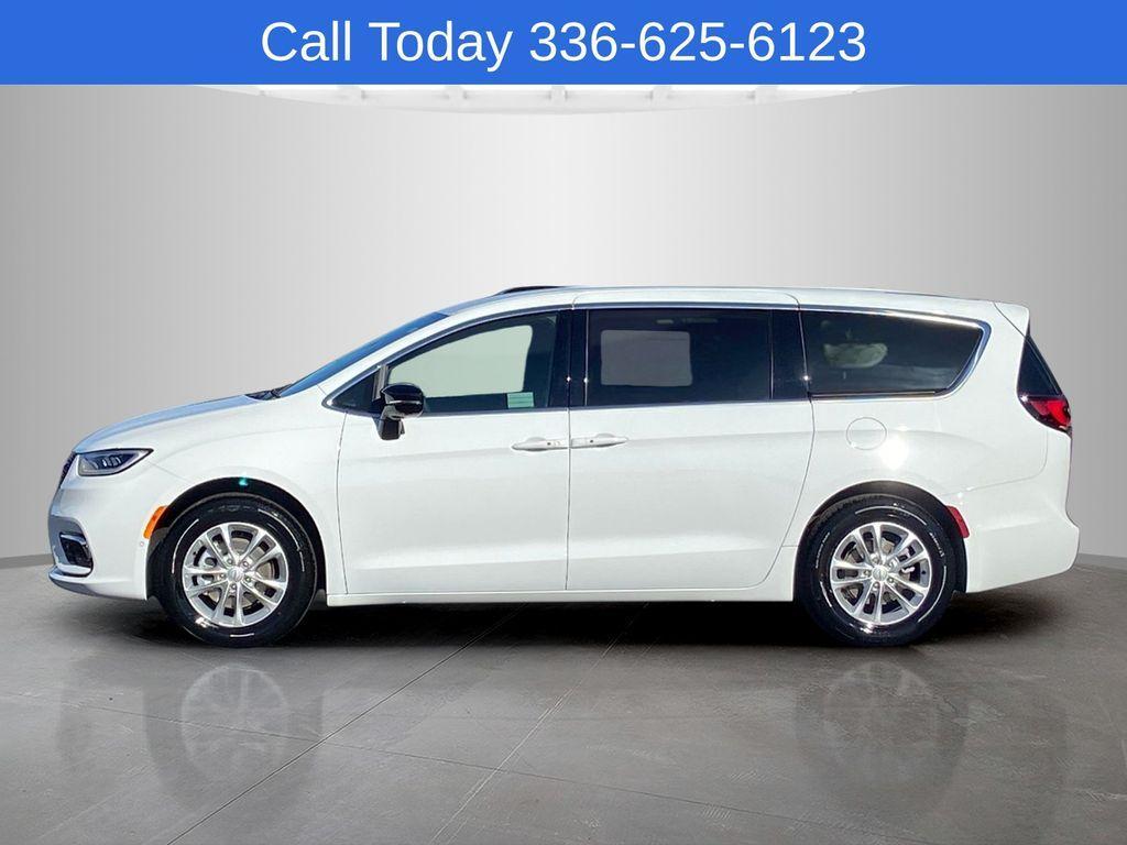 new 2026 Chrysler Pacifica car, priced at $39,995