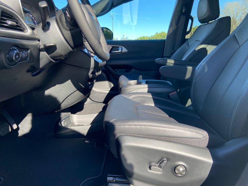 new 2026 Chrysler Pacifica car, priced at $39,995