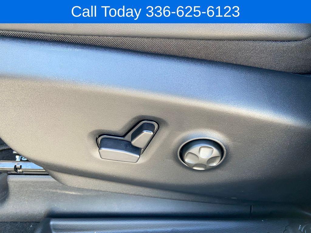 new 2026 Chrysler Pacifica car, priced at $39,995