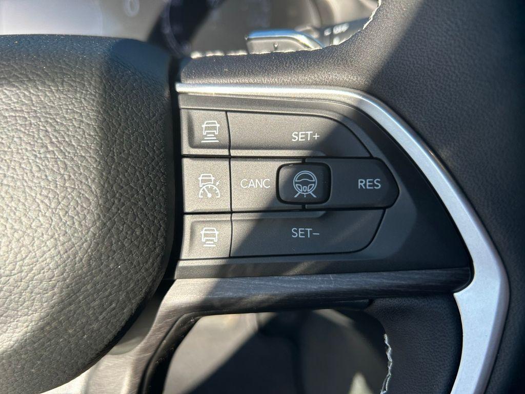 new 2026 Jeep Grand Cherokee car, priced at $43,995