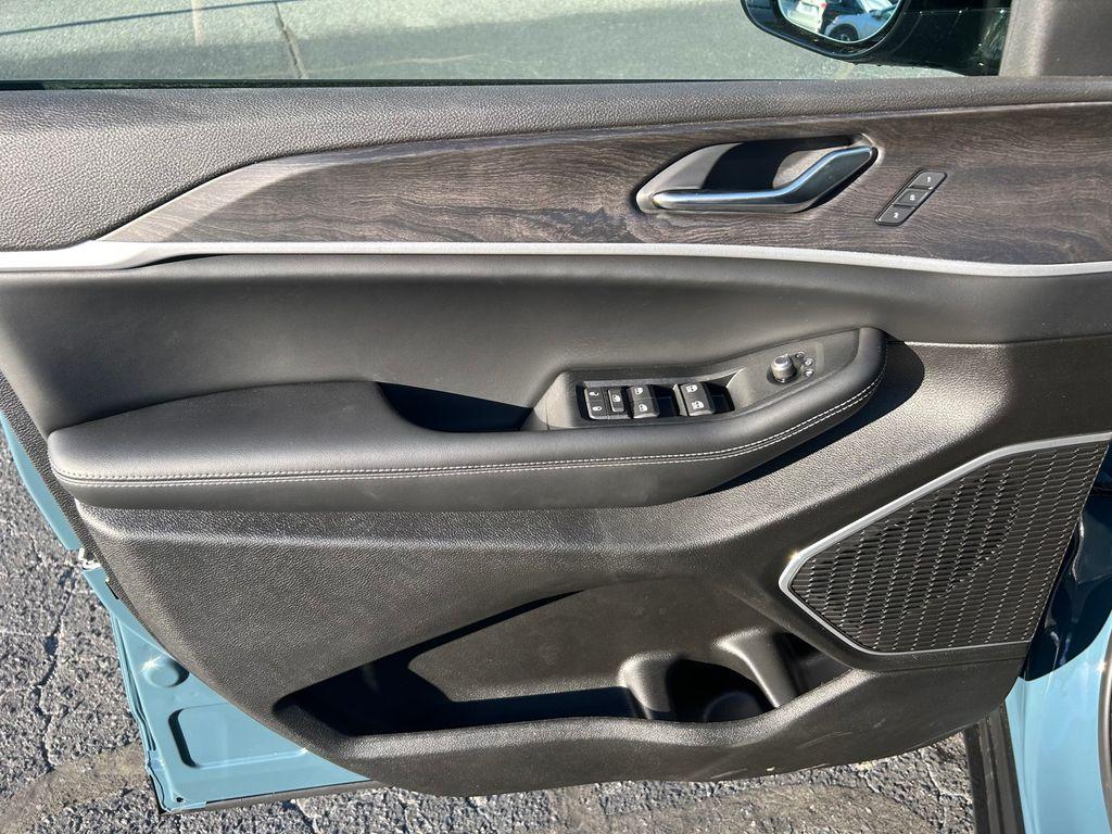 new 2026 Jeep Grand Cherokee car, priced at $43,995