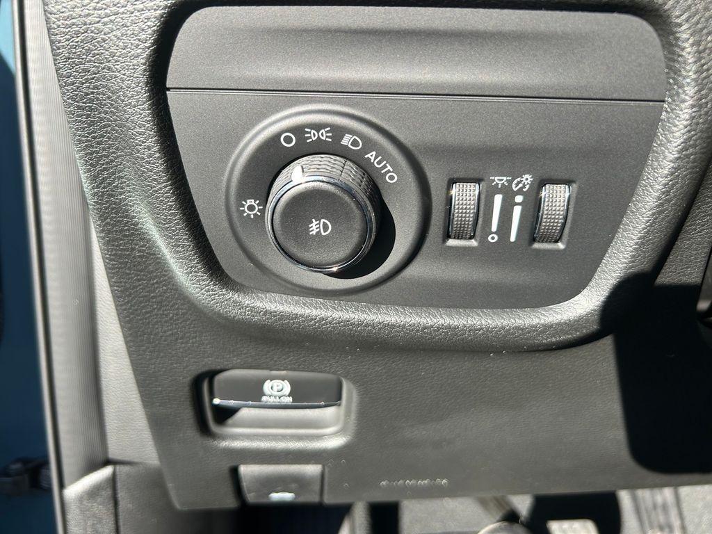 new 2026 Jeep Grand Cherokee car, priced at $43,995