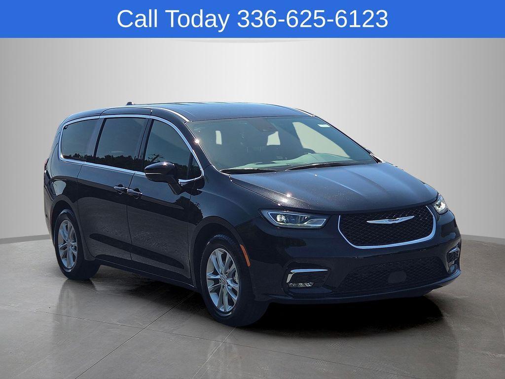 new 2026 Chrysler Pacifica car, priced at $40,895